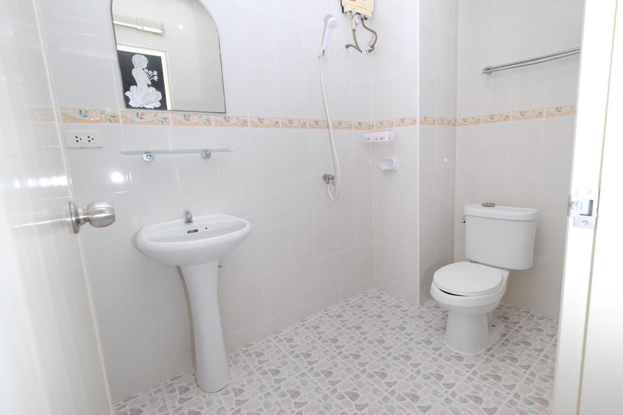 Kiwi Boutique Hotel Patong Bagian luar foto