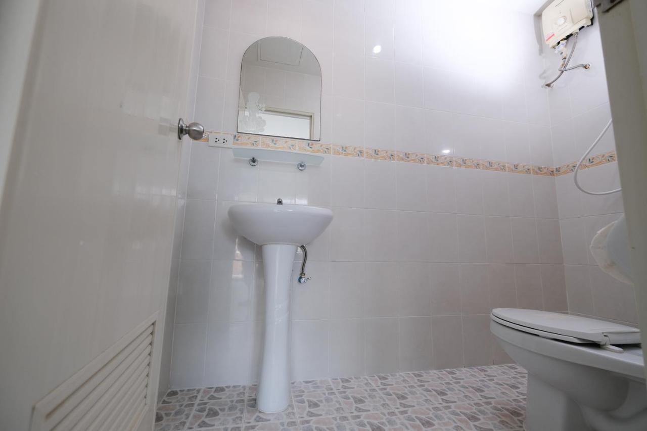 Kiwi Boutique Hotel Patong Bagian luar foto