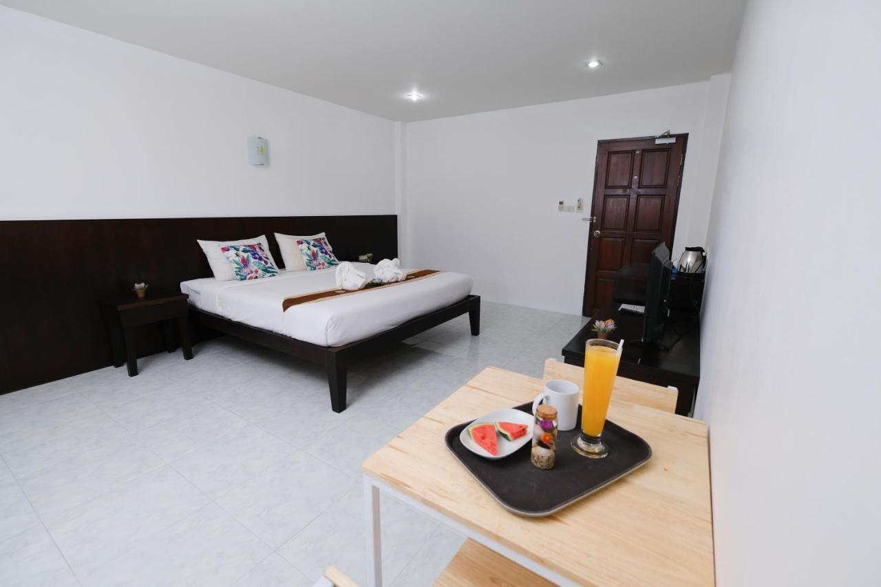 Kiwi Boutique Hotel Patong Bagian luar foto