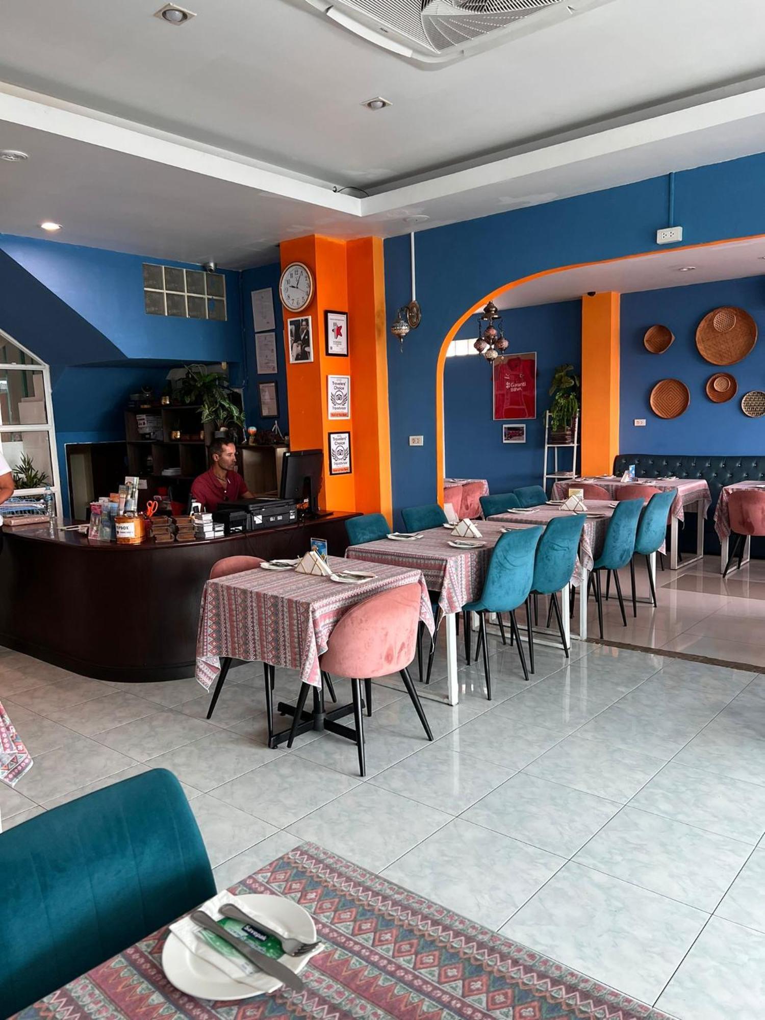 Kiwi Boutique Hotel Patong Bagian luar foto
